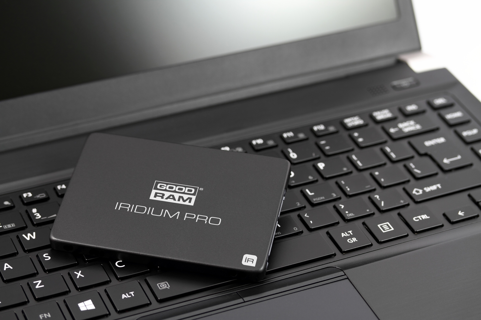 Dysk SSD GOODRAM IRIDIUM PRO Top Right