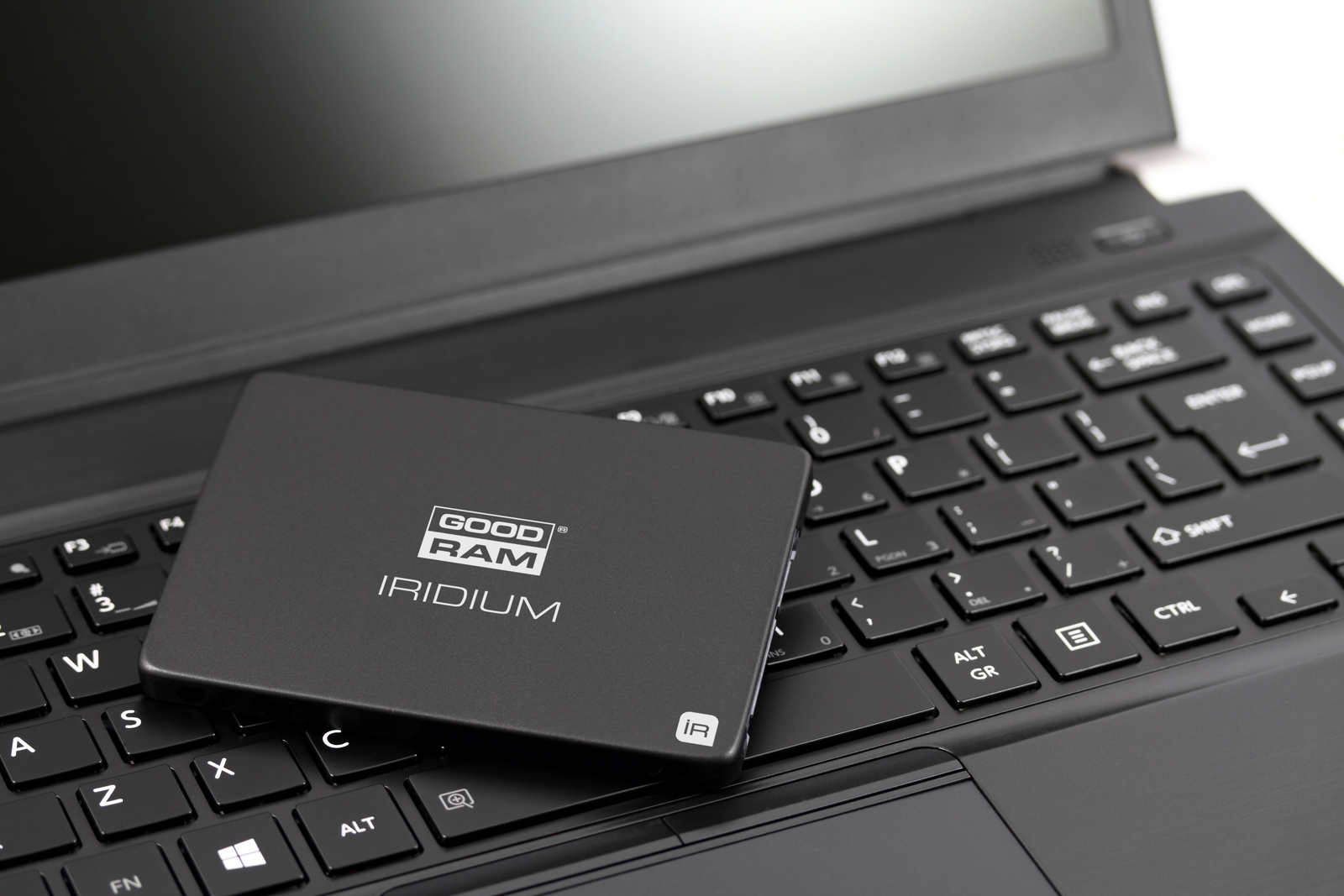 Dysk SSD GOODRAM IRIDIUM Top Right