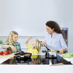 Patelnia_26cm_Fiskars_855326S_6428518553261_kitchen_YF7.jpg